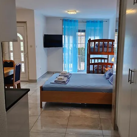 Barnjak Apartment *
